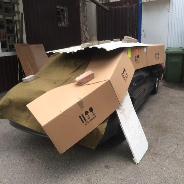 Пятигорский автолюбитель необычным способом спрятал машину от града